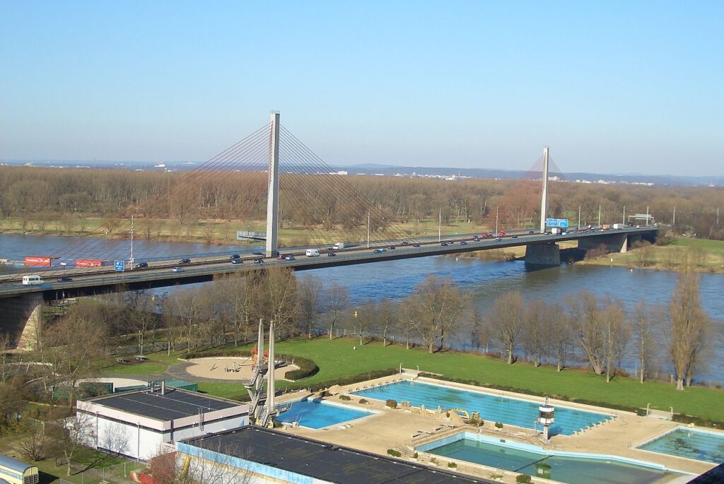 Bonn, Friedrich-Ebert-Brücke 2007 (Bild: Stefan Knauf, CC0)