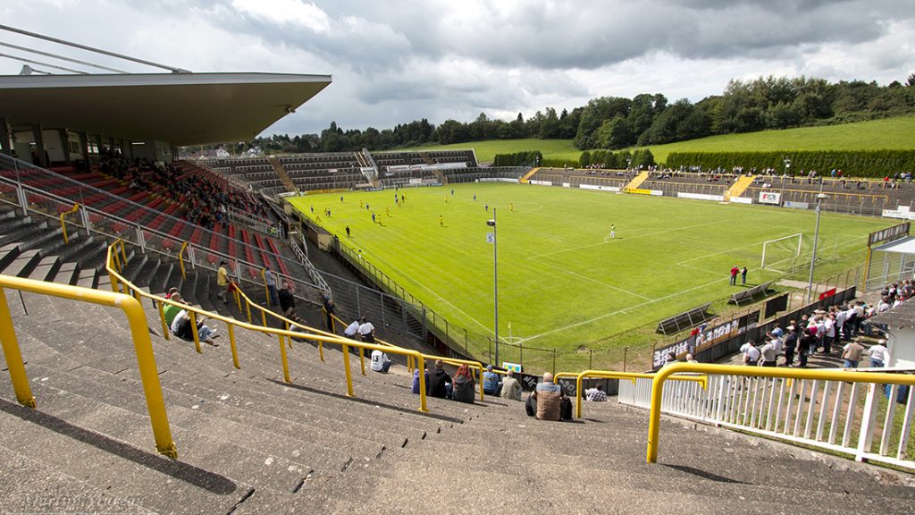 Neunkirchen (Saar), Ellenfeldstadion, Borussia Neunkirchen, Tribüne: Ingenieurbüro Hans Karwat, 1964 (Bild: Martijn Mureau, CC BY-SA 4.0, 2016)